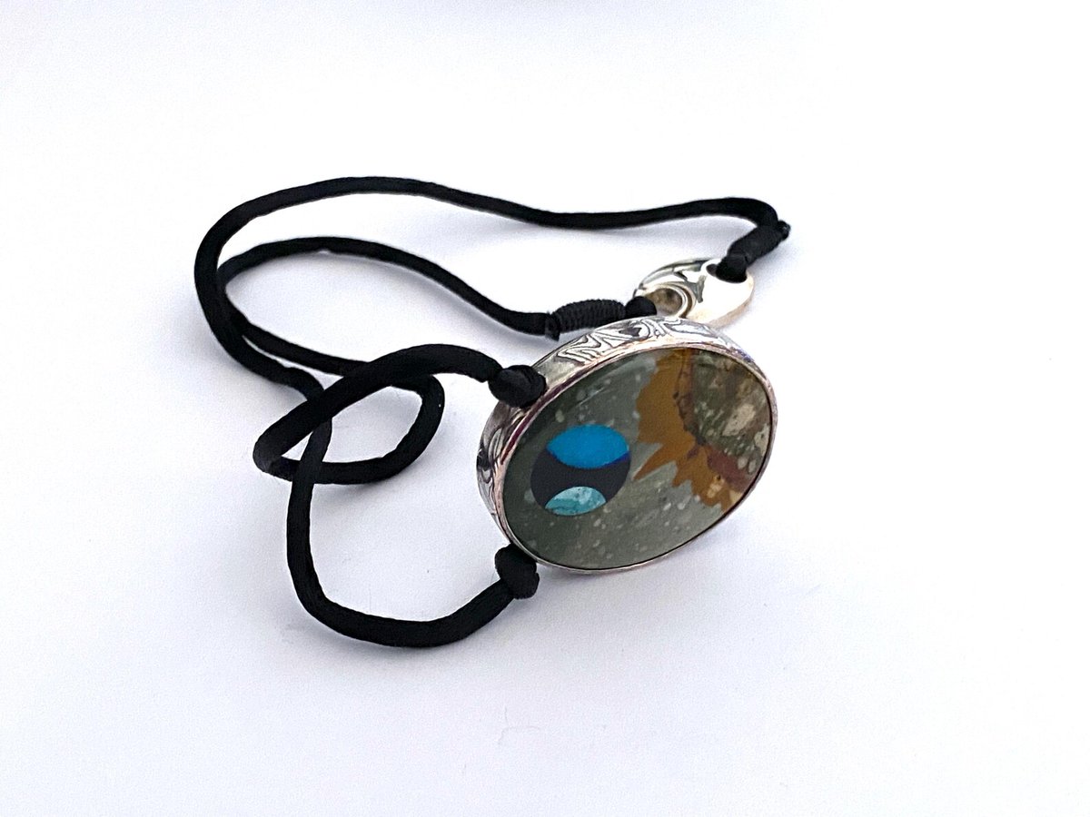martysatticauc1's tweet image. Artisan Two Sided Oval Pendant of Natural Gemstones Enclosed in Decorative Sterling Silver, Suspended on Silk Cord w/Magnetic Silver Clasp
etsy.com/listing/431852…