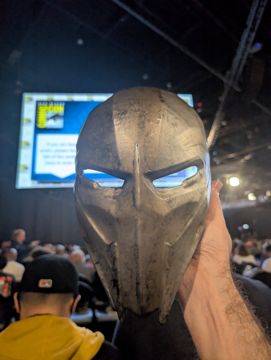 tedistkrieg's tweet photo. Awesome Predator Badlands swag at #hallh panel @SD_Comic_Con https://t.co/3ud3ZOzgAp