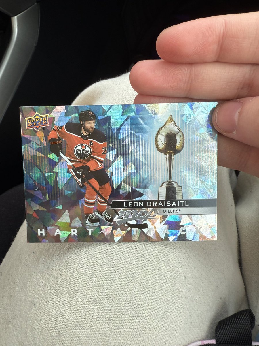 minnelux's tweet image. draisaitl butt plug card. Incredible pull
