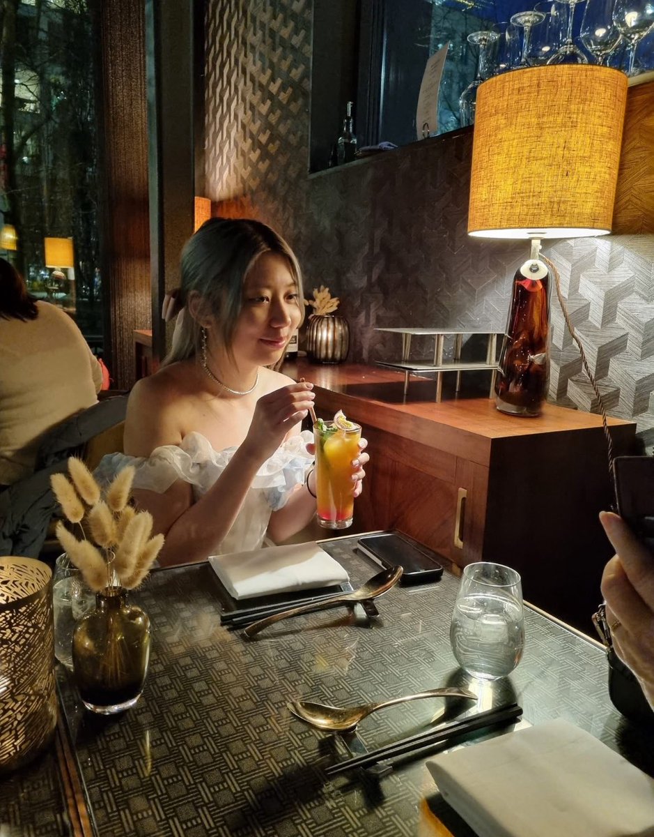 PhiLia0933's tweet image. dad posted this pic on his fb for my 21st bday vs the ugly ass photos my mom posts of me LMFAOOO facebook parents…