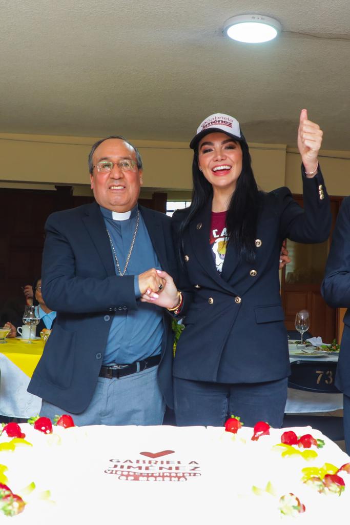 GabyJimenezMX's tweet image. Iniciamos la celebración de la fiesta patronal de Santiago Ahuizotla. Me dio mucho gusto saludar a todas y todos ustedes, siempre me llenan el corazón de cariño y energía para seguir trabajando por Azcapotzalco.
Agradezco enormemente al obispo Adolfo Miguel Castaño y al padre…