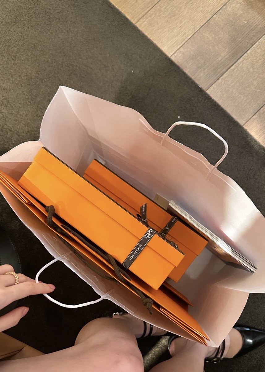 Jelin_is's tweet image. 목도리 들어왓다길래 냉큼🍊