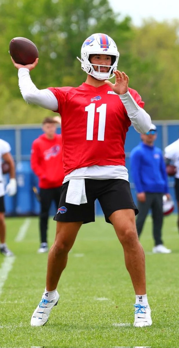 uncsportsphotos's tweet image. Former Carolina Quarterback Mitchell Trubisky getting ready for another NFL Season as back-up for Josh Allen and the Buffalo Bill's. #UNCFootball #Kenan #UNCommon #unc #ChapelHill #tarheels #GoHeels #ACC #ChapelBill #CarolinaFamily #CarolinaBlue #Carolina #CarolinaFootball…