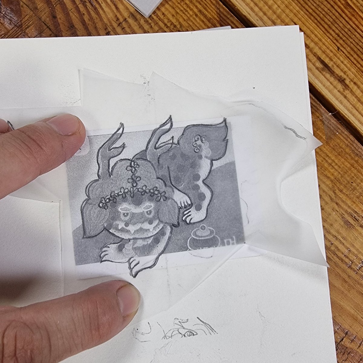 dust_of_E's tweet image. 대충 밑그림 그려놓고요.
이제 이대로 하지는 않아요.
저작권 이라는게 있으니까요~^^
이제 여기에 저만의 색깔을 입혀보려고요.
더피도 옆에 서씨를 붙여줘야겠죠?
전부터 해태는 꼭 한번 해보려고 했는데
이렇게 해보네요.
저도 아직 어떤 모습으로 완성될지는 몰라요.
제가 워낙에 스케치를 잘…
