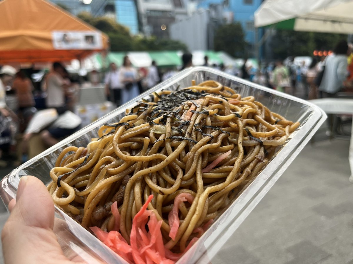 CXOBANK's tweet image. 昨夜は新橋こいち祭りからシーシャして、そしてみこ市場行ってからバンドバーでドラム。今週3回もドラム叩けて嬉しい限り。因みに、こいち祭りではベンチで焼きそば食べながら1時間。みんな楽しそうで私一人誰にも声をかけられず。これでいいと言い聞かせてきた次第。今夜もきっとドラムを叩きに。