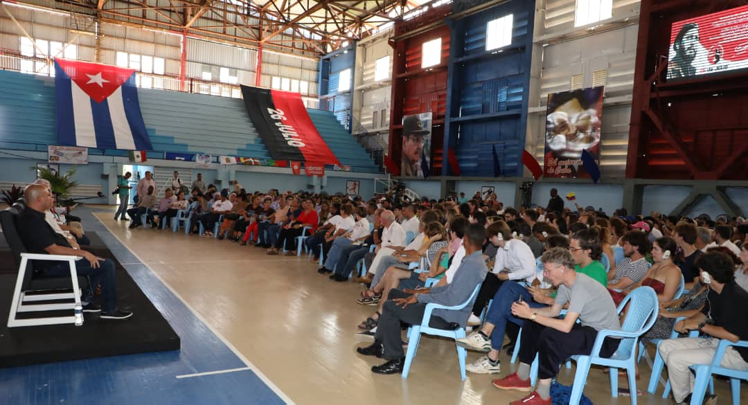 Partido Comunista de Cuba (@partidopcc) on Twitter photo La solidaridad con #Cuba moviliza a miles de personas en el mundo. Hoy, centenares de ellos procedentes de 23 países, se reunieron en Ciego de Ávila previo a las celebraciones del 26 de julio. Junto a ellos <a href="/DiazCanelB/">Miguel Díaz-Canel Bermúdez</a> y <a href="/DrRobertoMOjeda/">Dr. Roberto Morales Ojeda</a>.
#LaLuchaNoHaCesado #CubaNoEstáSola La solidaridad con #Cuba moviliza a miles de personas en el mundo. Hoy, centenares de ellos procedentes de 23 países, se reunieron en Ciego de Ávila previo a las celebraciones del 26 de julio. Junto a ellos <a href="/DiazCanelB/">Miguel Díaz-Canel Bermúdez</a> y <a href="/DrRobertoMOjeda/">Dr. Roberto Morales Ojeda</a>.
#LaLuchaNoHaCesado #CubaNoEstáSola