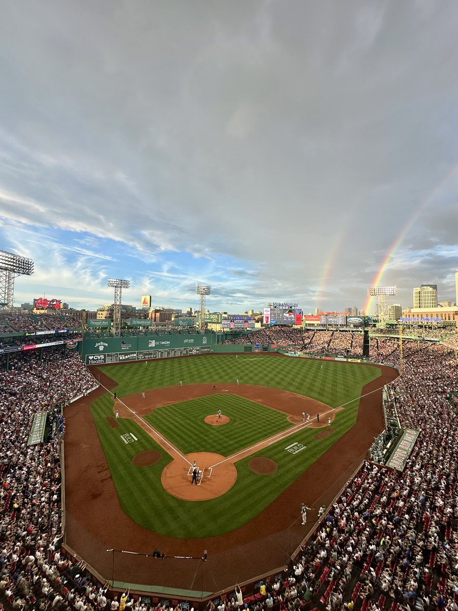 MikeMonaco_'s tweet image. Double rainbow at Fenway.