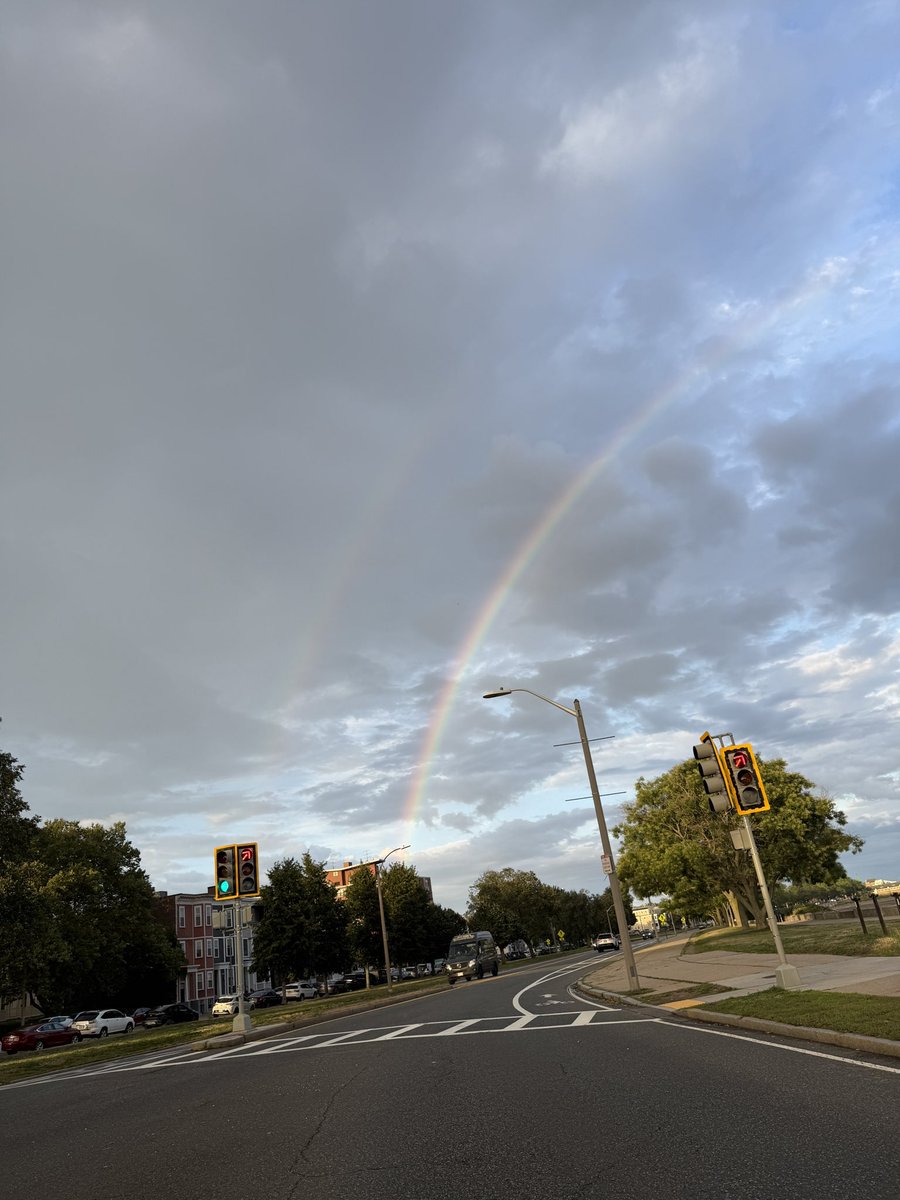JCullityNews's tweet image. Double rainbow in South Boston!