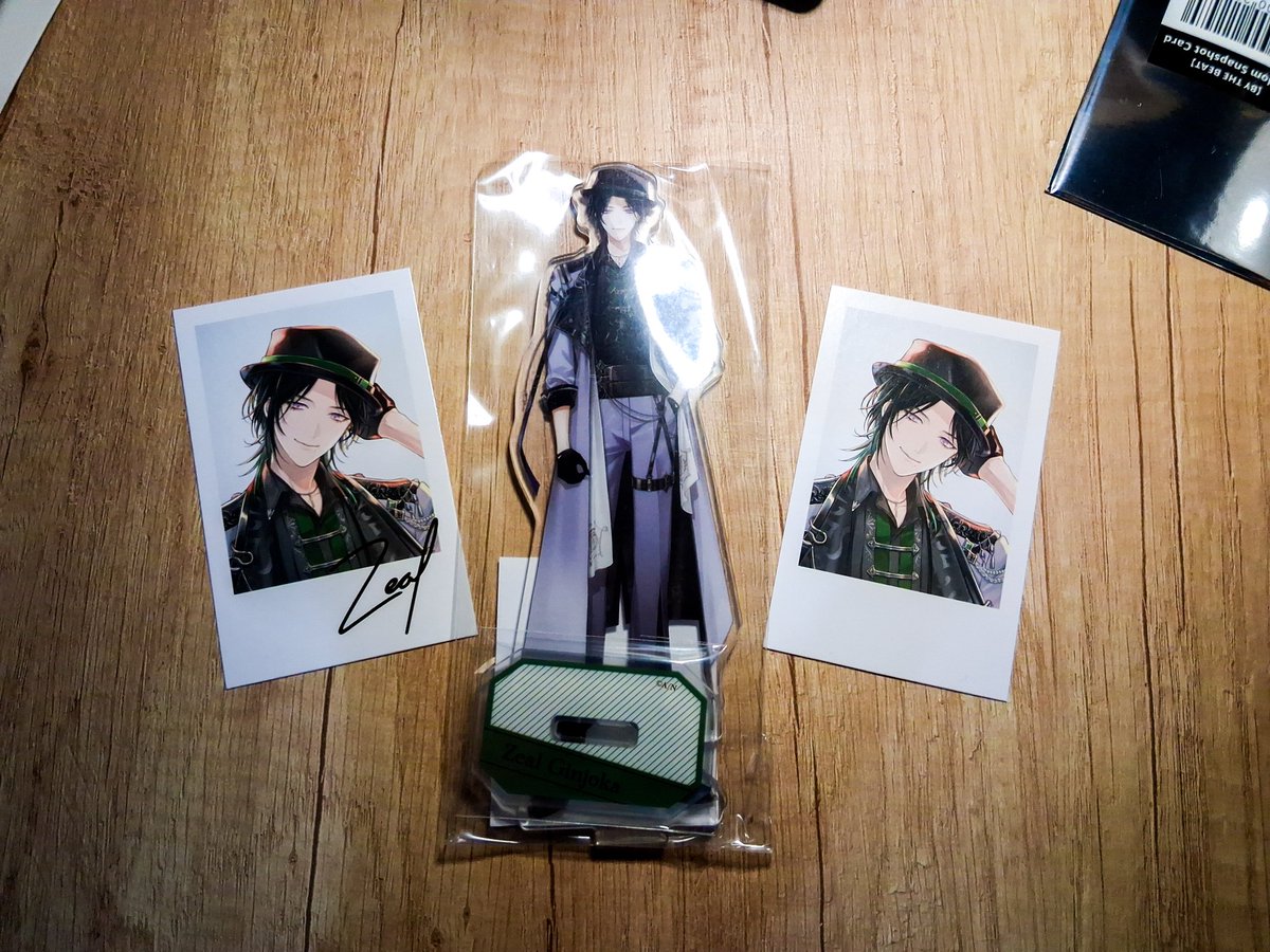 kkaewojiru's tweet image. My wonderful, wonderful kamioshi, you're much prettier in person. 💚🐍
I'm so happy. This is the first time I've bought merch from a liver and tbh? I couldn't be happier. Now I can't wait to buy his birthday merch. 🎉
Also, my precious bouncer, I'm so happy to have you here. 💛