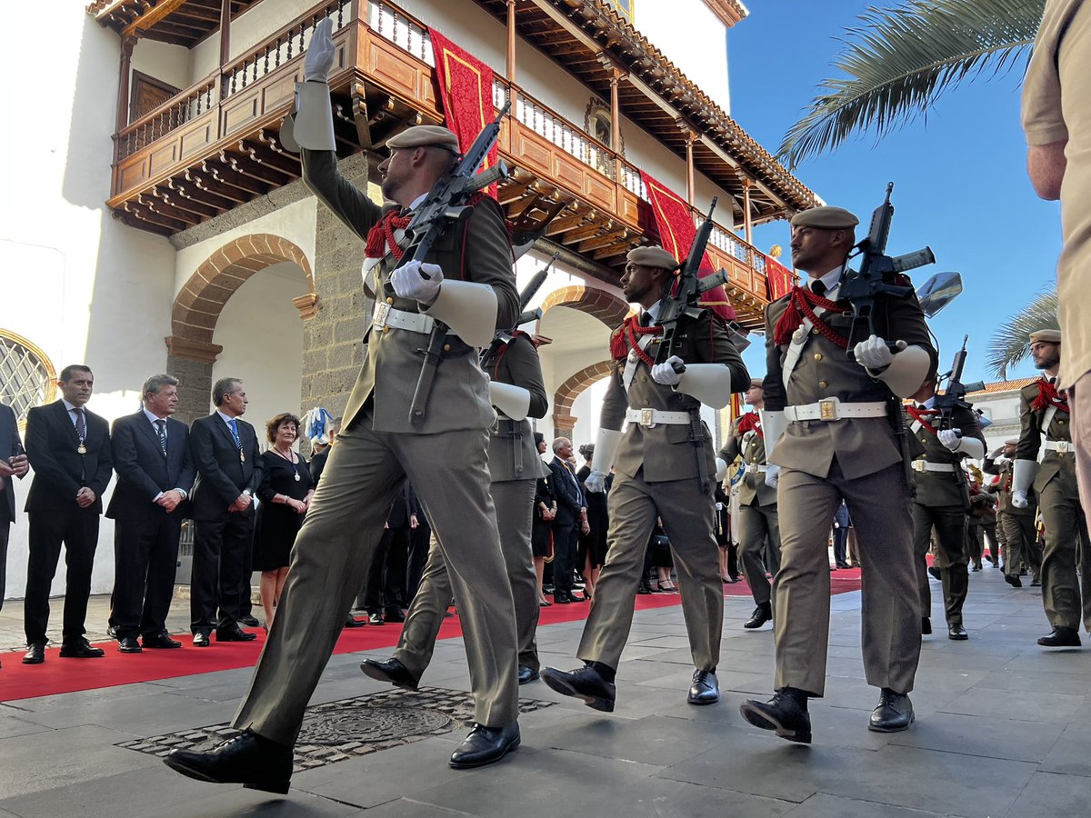 Vox_SCTenerife's tweet image. 🇪🇸 VOX ha asistido a la celebración de la Festividad de Santiago Apóstol, patrón de la ciudad, y a la conmemoración de la histórica Gesta del 25 de julio de 1797, hace hoy 228 años
⚔️ 𝐒𝐚𝐧𝐭𝐢𝐚𝐠𝐨 𝐲 𝐜𝐢𝐞𝐫𝐫𝐚, 𝐄𝐬𝐩𝐚𝐧̃𝐚 ⚔️
@PaulaJover_
@alexgomezrod
@SosaTolosa