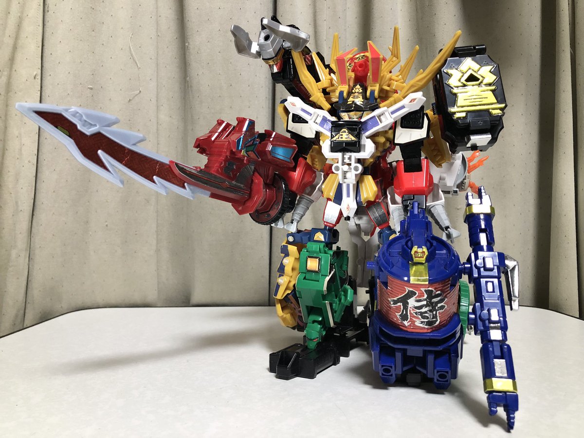 deepwurm's tweet image. ミニプラ シンケンジャー⑧最終
シンケンジャーのなりきり食玩にはすべてロボ用持ち手がある為、全部装備させてみました。
まだ試行錯誤していた時期だからこそ生まれたであろう独自機構の数々は、現代の目で見ても色褪せないものがありますね。
侍戦隊シンケンジャーこれにて一件落着
#ミニプラ