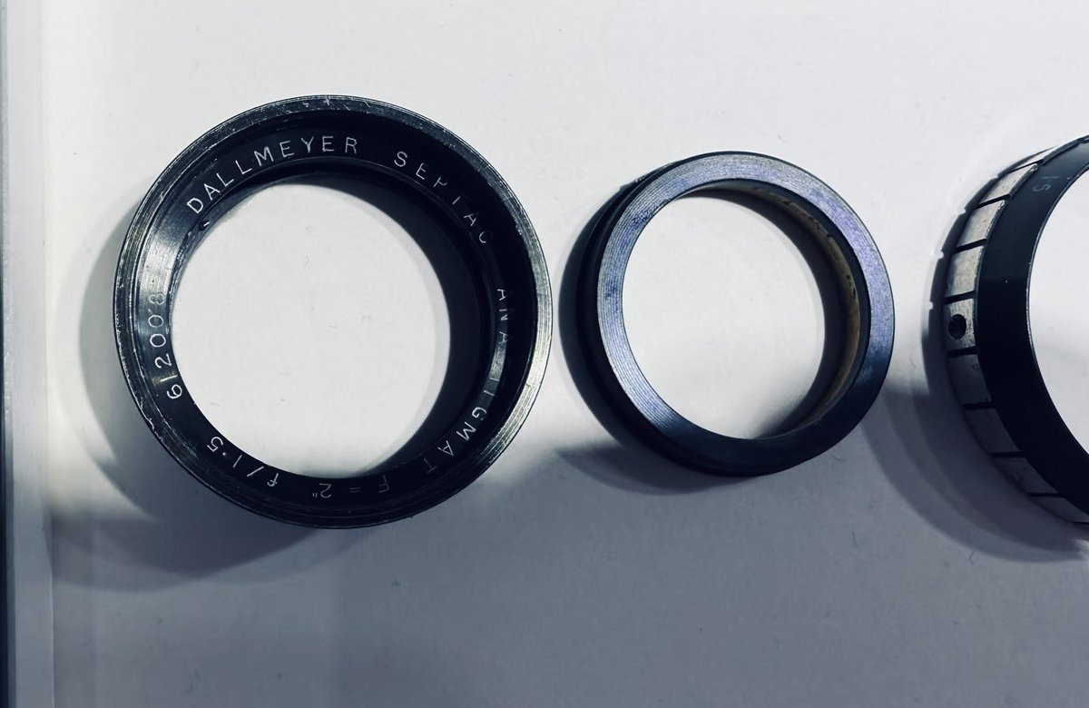 ShotenKobo's tweet photo. 北京BIRTV会場で、なんとオークション級のオールドレンズ Dallmeyer Septac Anastigmat 50mm F1.5 を分解解析→復刻たものが登場😳🔧📷
仕上がり、けっこう良さそう…✨
オリジナルは約400万円って噂💸
復刻版、試したい…🔥
#BIRTV #Dallmeyer #Septac #Anastigmat #オールドレンズ #復刻 #レンズ沼 https://t.co/Z5woFZlpw9