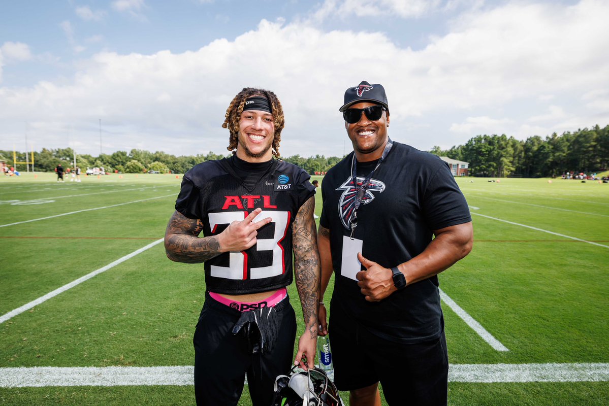 mooreshots's tweet image. Great to see @CoachBBowman at @AtlantaFalcons training camp yesterday watching @Billy2Bowman in action. @OU_Football