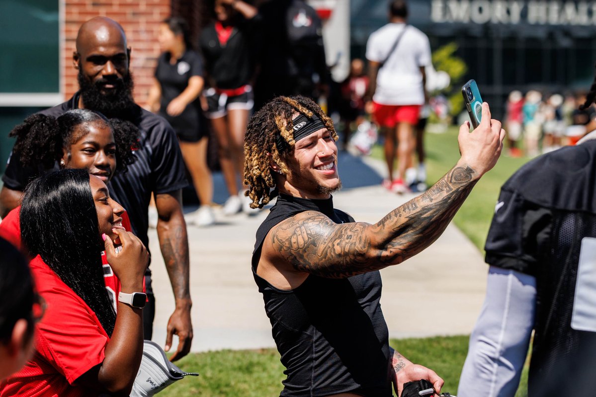 mooreshots's tweet image. Great to see @CoachBBowman at @AtlantaFalcons training camp yesterday watching @Billy2Bowman in action. @OU_Football