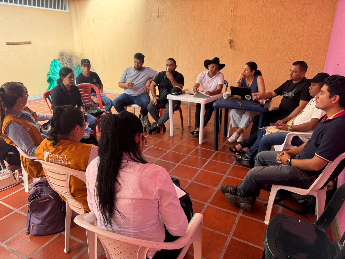 ASOCIACIÓN NACIONAL CAMPESINA JOSÉ A. GALÁN ZORRO (@asonalca_) on Twitter photo En Arauca, realizamos mesa de trabajo entre comunidades indígenas de Ascatidar, el equipo tecam - <a href="/AgenciaTierras/">Agencia Nacional de Tierras</a> de la región centro oriente y Asonalca para avanzar en acuerdos que nos permitan consolidar resguardos y Tecam. En Arauca, realizamos mesa de trabajo entre comunidades indígenas de Ascatidar, el equipo tecam - <a href="/AgenciaTierras/">Agencia Nacional de Tierras</a> de la región centro oriente y Asonalca para avanzar en acuerdos que nos permitan consolidar resguardos y Tecam.