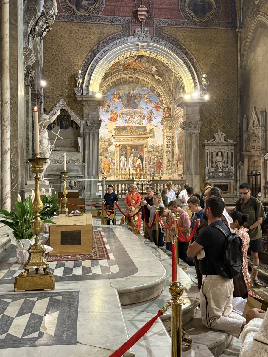 godsplaining's tweet image. Today the friars of Santa Maria sopra Minerva received the body of Bl. Pier Giorgio Frassati! @PatrickMaryOP was one of the friars who helped carry the casket of the saint!