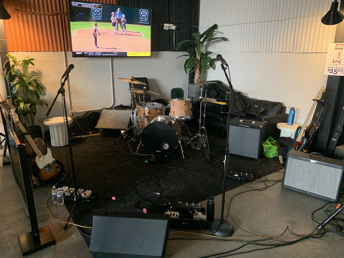 NomadRva's tweet image. I’m in a 90’s cover band playing Parlay in Scotts Addition tonight from 8p to 11p. Come through for live music, good food and drinks