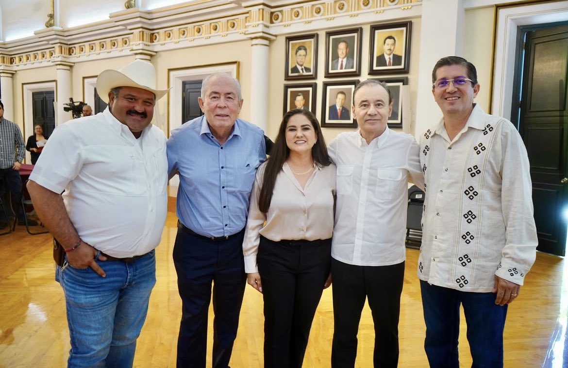 Leonel Cota Montaño (@leonelcotam) on Twitter photo Un gusto siempre estar en tierra Sonorense en esta ocasión para evaluar los Programas Sociales de <a href="/Agricultura_mex/">Secretaría de Agricultura y Desarrollo Rural</a> en la entidad junto a mi amigo Gobernador y compañero de lucha <a href="/AlfonsoDurazo/">Alfonso Durazo</a> ya les toca a los que nunca les ha tocado.
#TierraDeOportunidades Un gusto siempre estar en tierra Sonorense en esta ocasión para evaluar los Programas Sociales de <a href="/Agricultura_mex/">Secretaría de Agricultura y Desarrollo Rural</a> en la entidad junto a mi amigo Gobernador y compañero de lucha <a href="/AlfonsoDurazo/">Alfonso Durazo</a> ya les toca a los que nunca les ha tocado.
#TierraDeOportunidades