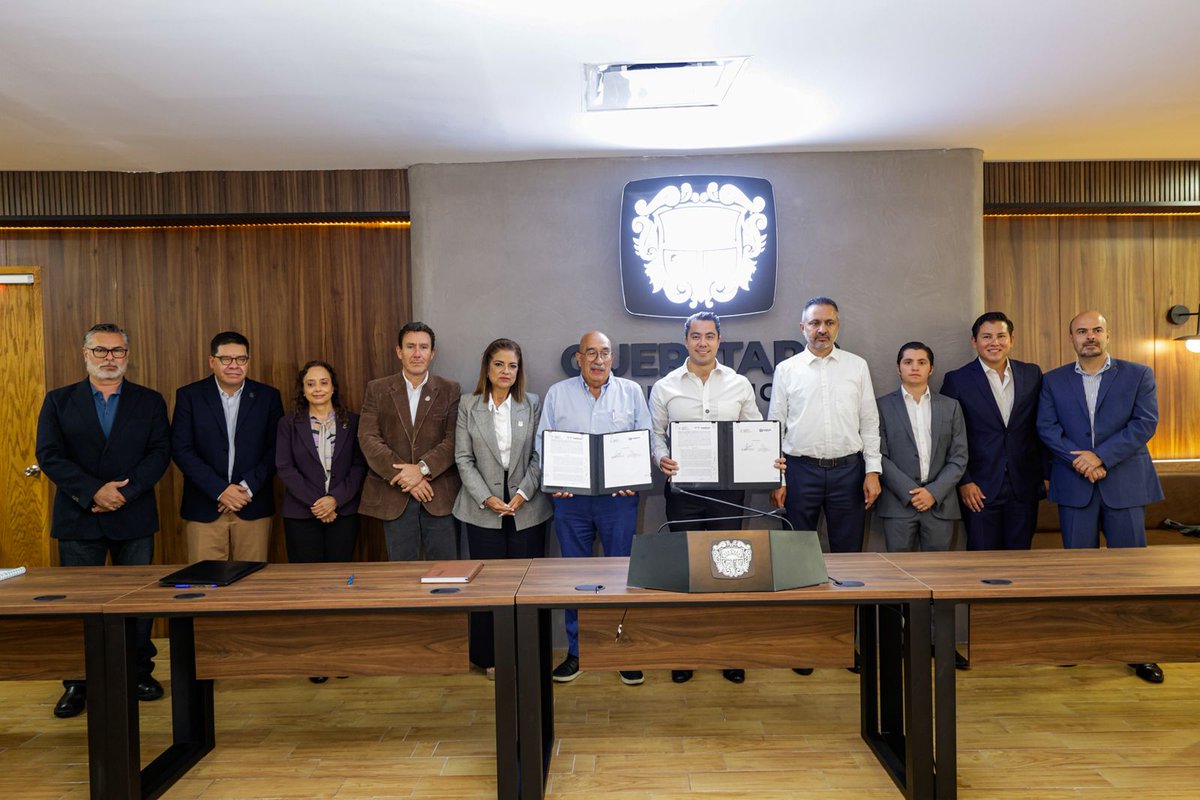 AlertaQro's tweet image. 👷🦺 Impulsarán #obraspúblicas con orden y visión social en #Querétaro 🏘️👪
📋✍️ El alcalde, #FeliferMacías firmó un convenio con el Estado para impulsar obras públicas con orden, visión social y mejor calidad de vida.
Más información aquí👇
wp.me/p8iMZT-Xl3