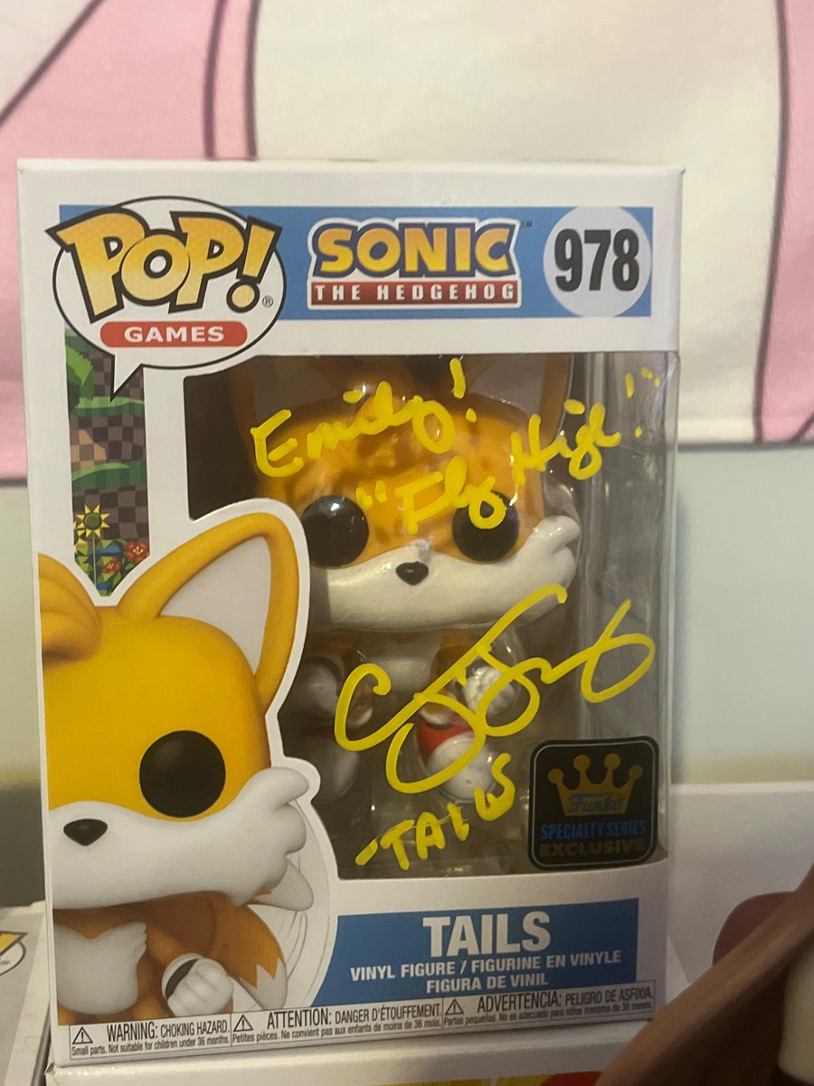 Was able to meet <a href="/VOColleen/">Colleen O’Shaughnessey</a> at Galaxy con today! Thanks so much for signing my Funko pop!💛