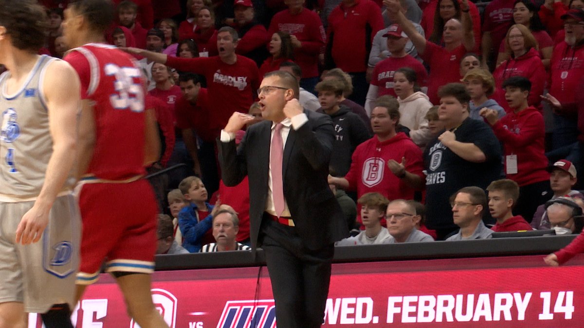pmc3_83's tweet image. My story on Bradley men's coach Brian Wardle's latest contract extension with the Braves.
He'll be entering his 11th season with the team this winter.
Story: centralillinoisproud.com/sports/local-s…