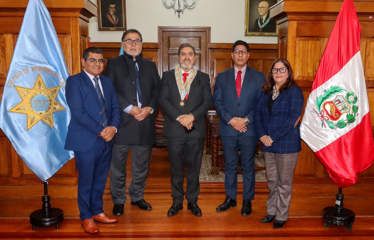 CALPERUOFICIAL's tweet image. 🔵📢#NotaDePrensa | COLEGIO DE ABOGADOS DE LIMA Y CONSEJO DE NOTARIADO ACUERDAN IMPULSAR ACCIONES ACADÉMICAS Y DEONTOLÓGICAS
El Decano del Ilustre Colegio de Abogados de Lima (CAL), Dr. Raúl Canelo Rabanal, junto al Director de Ética Profesional, Dr. Dante Tafur Jiménez,…