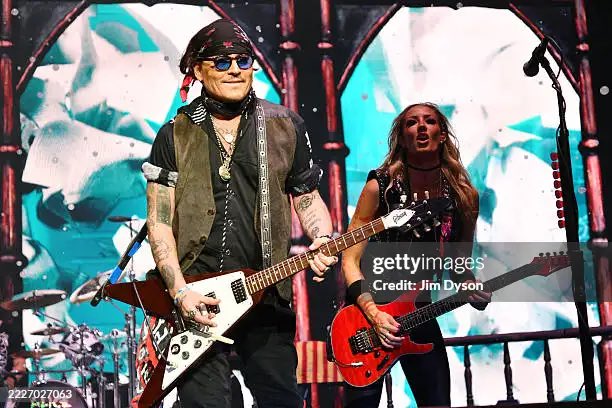 loolidepp's tweet image. New photos of #JohnnyDepp and @hurricanenita and @DisVicious1 perform with @alicecooper during a concert at The O2 Arena on July 25, 2025 in London, England πβ€οΈπ₯
Credits to Jim Dyson/Getty Images ππ»