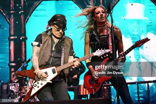loolidepp's tweet image. New photos of #JohnnyDepp and @hurricanenita and @DisVicious1 perform with @alicecooper during a concert at The O2 Arena on July 25, 2025 in London, England πβ€οΈπ₯
Credits to Jim Dyson/Getty Images ππ»