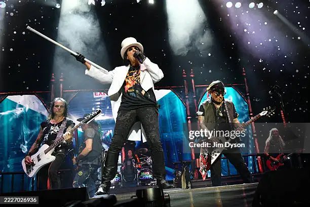 loolidepp's tweet image. New photos of #JohnnyDepp and @hurricanenita and @DisVicious1 perform with @alicecooper during a concert at The O2 Arena on July 25, 2025 in London, England πβ€οΈπ₯
Credits to Jim Dyson/Getty Images ππ»