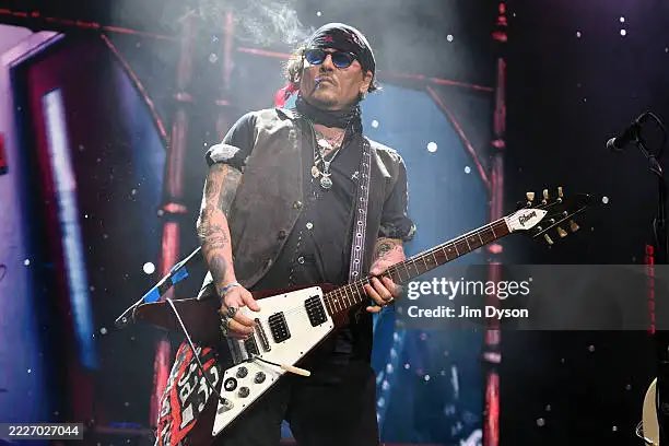 loolidepp's tweet image. New photos of #JohnnyDepp and @hurricanenita and @DisVicious1 perform with @alicecooper during a concert at The O2 Arena on July 25, 2025 in London, England πβ€οΈπ₯
Credits to Jim Dyson/Getty Images ππ»