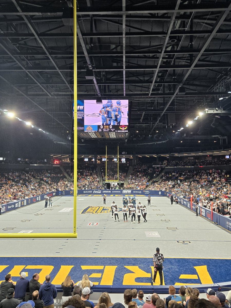 Charge_Nation's tweet image. No TBT so a good opportunity to take in my first @FishersFreight game. TD Freight!!
First time @FishersEventCtr as well, great venue!!