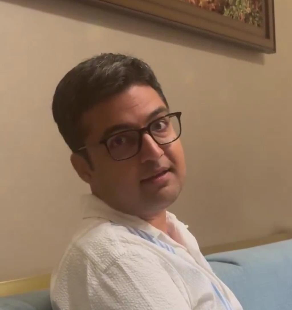news_sprite's tweet image. नाम: कशिश मित्तल
योग्यता: AIR 4 IIT Delhi
: UPSC AIR 58
शौक़: संगीत और गाने गाना
कशिश मित्तल की आवाज़ इतनी प्यारी है कि इनकी एक वीडियो जोरों से वायरल है।
कशिश मित्तल ने संगीत के लिए 10 साल बाद IAS की नौकरी छोड़ दी है।
कशिश मित्तल ने वो सब हासिल किया जो आज के…
