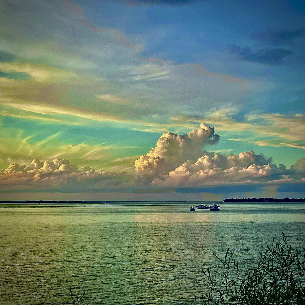 LGracieeee's tweet image. 누욕 Throgs Neck Bridge 만보
퀸즈와 브롱스를 이어주는 아주 긴다리예요
걸으면서 사진 찍는데 사진사가 된 기분이었네요. 액동이님들에게 보여줄려고 저 참
열심히 돌아댕기네요~
사진들 너무 이뿌죠~
해가 지는 것을 같이 볼 수 있는 사람이
있었으면 좋겠네용 🥹😝
좋은 주말 보내세요 🧡💓🧡