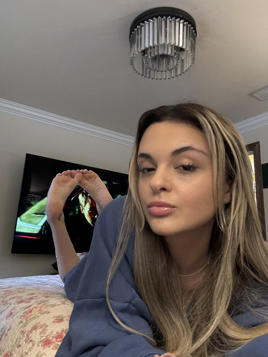lily✨ tweet media