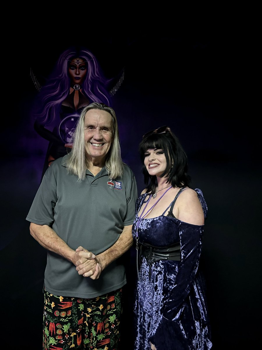 spookyhellions's tweet image. met nicko mcbrain (drummer from iron maiden) and i don’t know a sweeter man
such an honor!!!