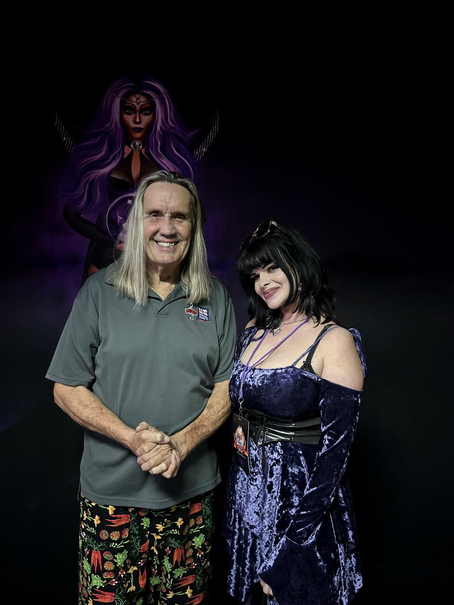 spookyhellions's tweet image. met nicko mcbrain (drummer from iron maiden) and i don’t know a sweeter man
such an honor!!!