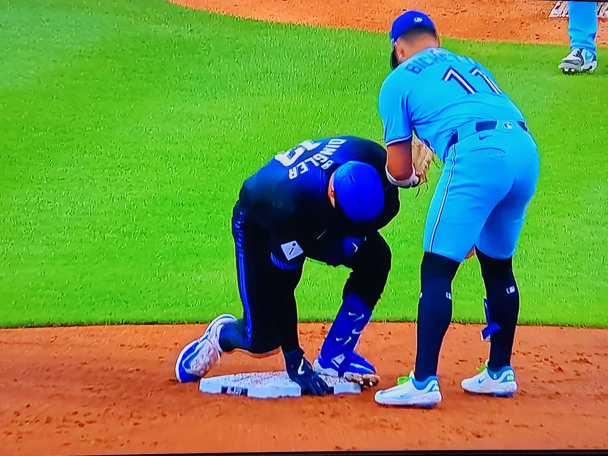 dclynick66's tweet image. Dillon Dingler stretches out a double as he brings home Wenceel Perez to give the Tigers a 1-0 lead
over the Blue Jays in the 2nd Inning. 馃憤 馃憡 #RepDetroit