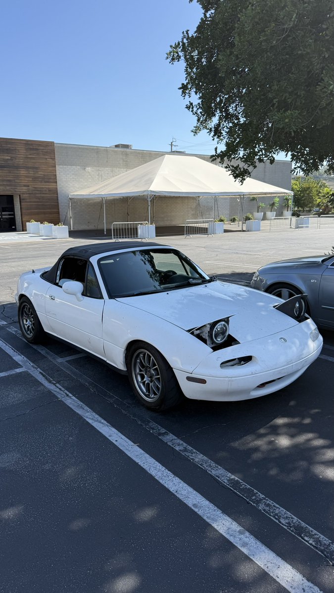 notcamcasey's tweet image. still my favorite car to drive
$5,000
157,000 miles
manual
top down
feels like a go kart
not a care in the world
working A/C
working stereo
life is good even if i lost it all