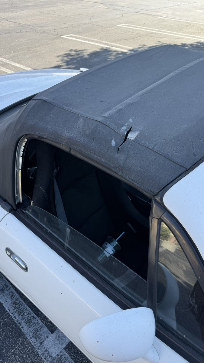 notcamcasey's tweet image. still my favorite car to drive
$5,000
157,000 miles
manual
top down
feels like a go kart
not a care in the world
working A/C
working stereo
life is good even if i lost it all