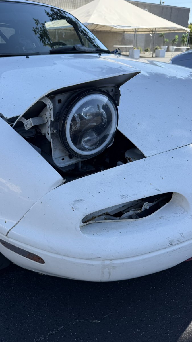 notcamcasey's tweet image. still my favorite car to drive
$5,000
157,000 miles
manual
top down
feels like a go kart
not a care in the world
working A/C
working stereo
life is good even if i lost it all
