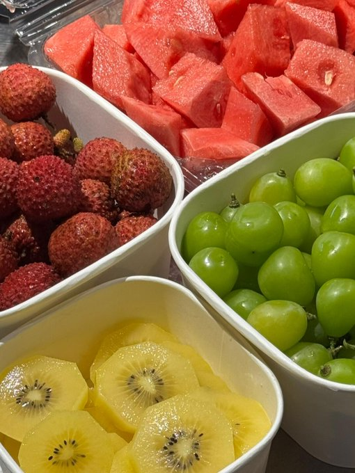 Codiecewser's tweet image. 爽やかな果実の香り、夏の味わいが一口ごとに広がります！心も甘い気分に包まれますよ。🍉