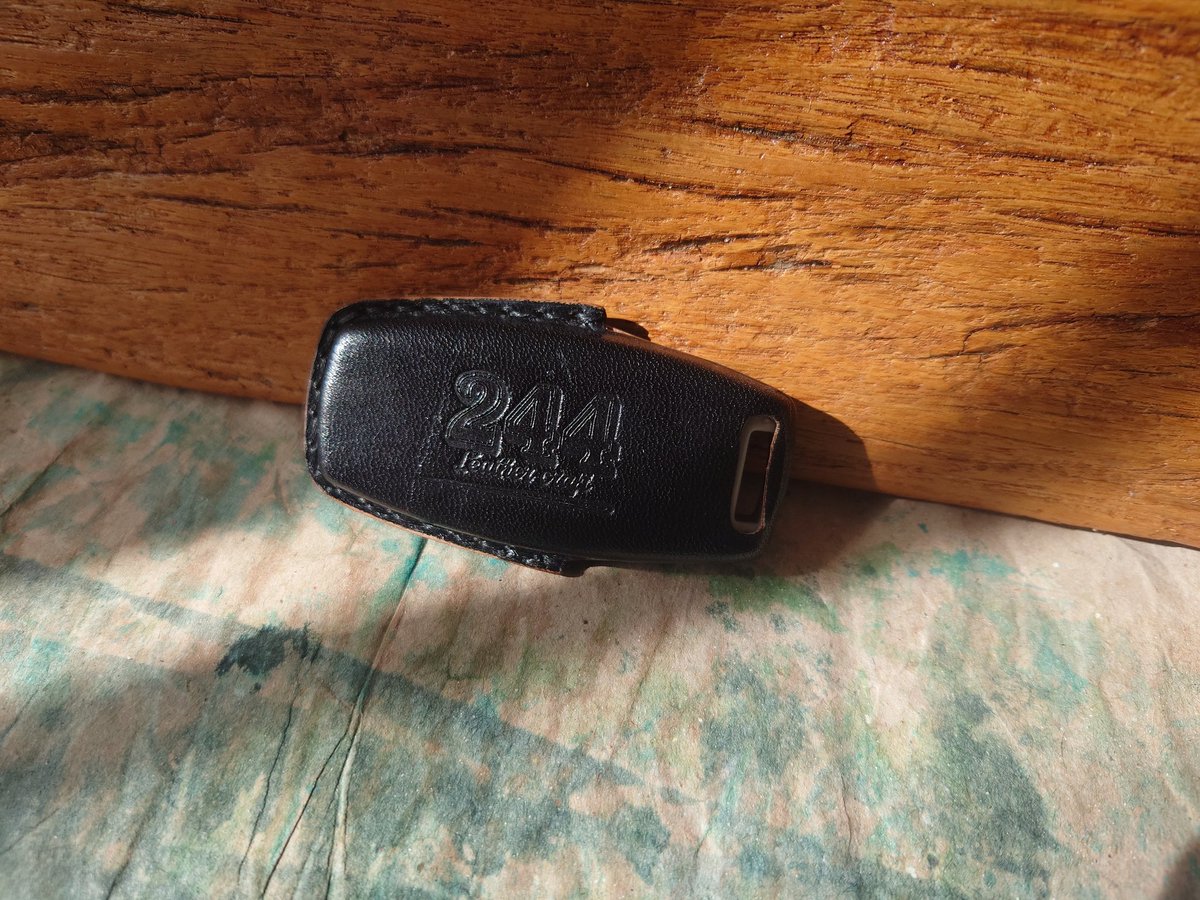 two441's tweet photo. キーカバー　難しい…
#レザークラフト　#キーケース
#丘染め　　#244leathercraft https://t.co/8UriffvSAK