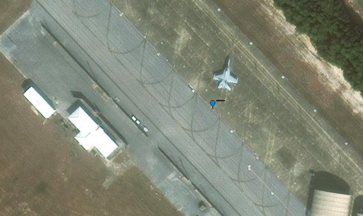BelowTearline's tweet image. Rule Number One: Do not take a selfie to sign up for a gossip app while working on the flight line at a secret military base.