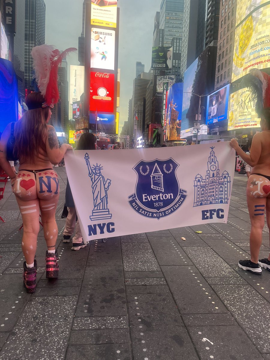 Danpatfish's tweet image. UTTST 💙😂🙌🇺🇸.  Up the Time Square Toffees