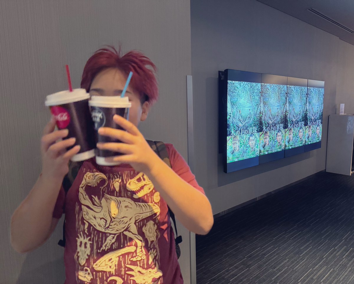 ahiru048's tweet photo. 昨日は #木の上の軍隊 の初日舞台挨拶に親子で行ってきた！
(息子はほぼ矯正同行だけど笑)
他とは違う戦争映画って感じで平和とか命とか生きることを本当に考えさせられる作品だった
少しでも息子の心に響いたかな？うーん🤔ww

ムビチケも買ってあるし何回見ようかな

本当に色んな人に観てほしい！！ https://t.co/J5zWsSWtJJ