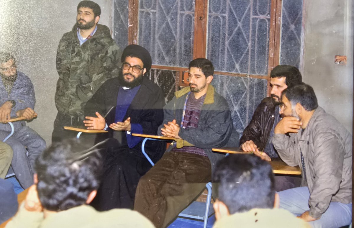 resistance_sa's tweet image. Peace and blessings be upon every Hezbollah fighter that was martyred in Syria.
Your cause was noble , today we see clearly that you fought to prevent the disintegration of Syria and to prevent it falling into the arms of the Americans.
Your story will continue O' men of God!