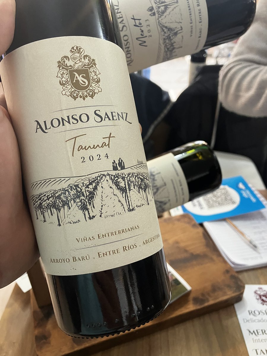 Mañana sábado al medio día vamos a degustar unos vinos en Paladar Noir!!!

Degustaremos la novedades del mes de julio más este Tannat entrerriano que está muy rico.

Los esperamos 💪🍷