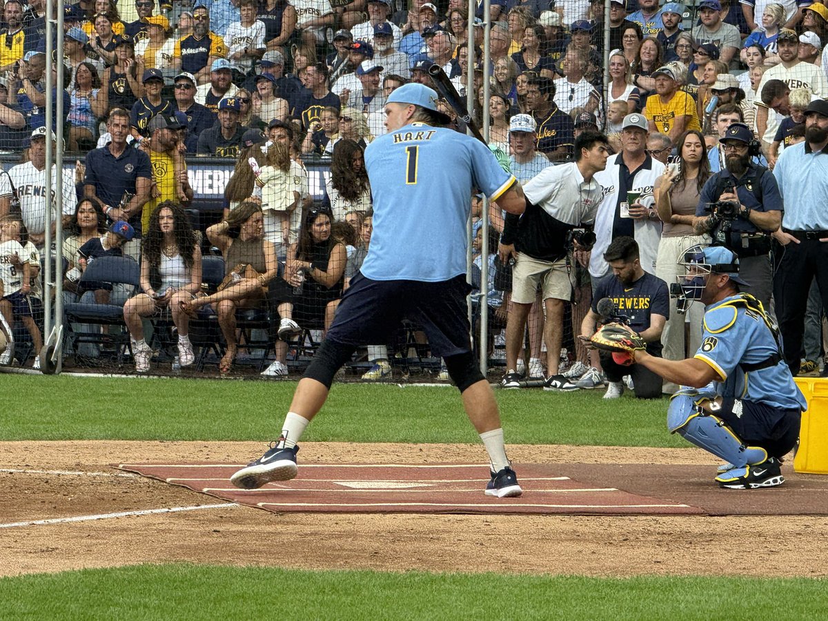 DougRussell's tweet image. Bombs away for Corey Hart. Five moon shots with the regular ball, but gets shut out in the Golden Ball round.