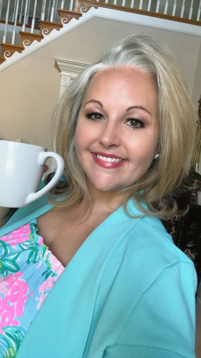 JessicaBChapman's tweet photo. Had an awesome morning co-hosting a leadership podcast for the first time! I got up early to get camera-ready in my Lilly Pulitzer, bringing some bright, coastal vibes especially for our guest from Seaside. 
🌊🍎🎓✏️🚌📝 🌴🏖️☀️🐚 https://t.co/d339J6evp8