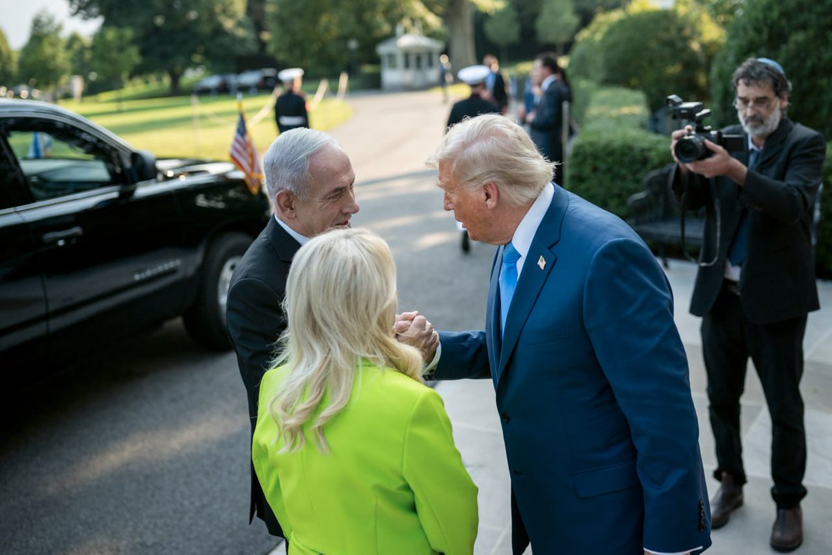 VOME_TR's tweet image. ABD Donald Trump, ABD ve İsrail'in ateşkes görüşmelerinden çekilmesini yorumladı:
📌 "Gazze'deki durum korkunç, Hamas herkesi zor durumda bıraktı, İsrail'in nasıl yanıt vereceğini göreceğiz"